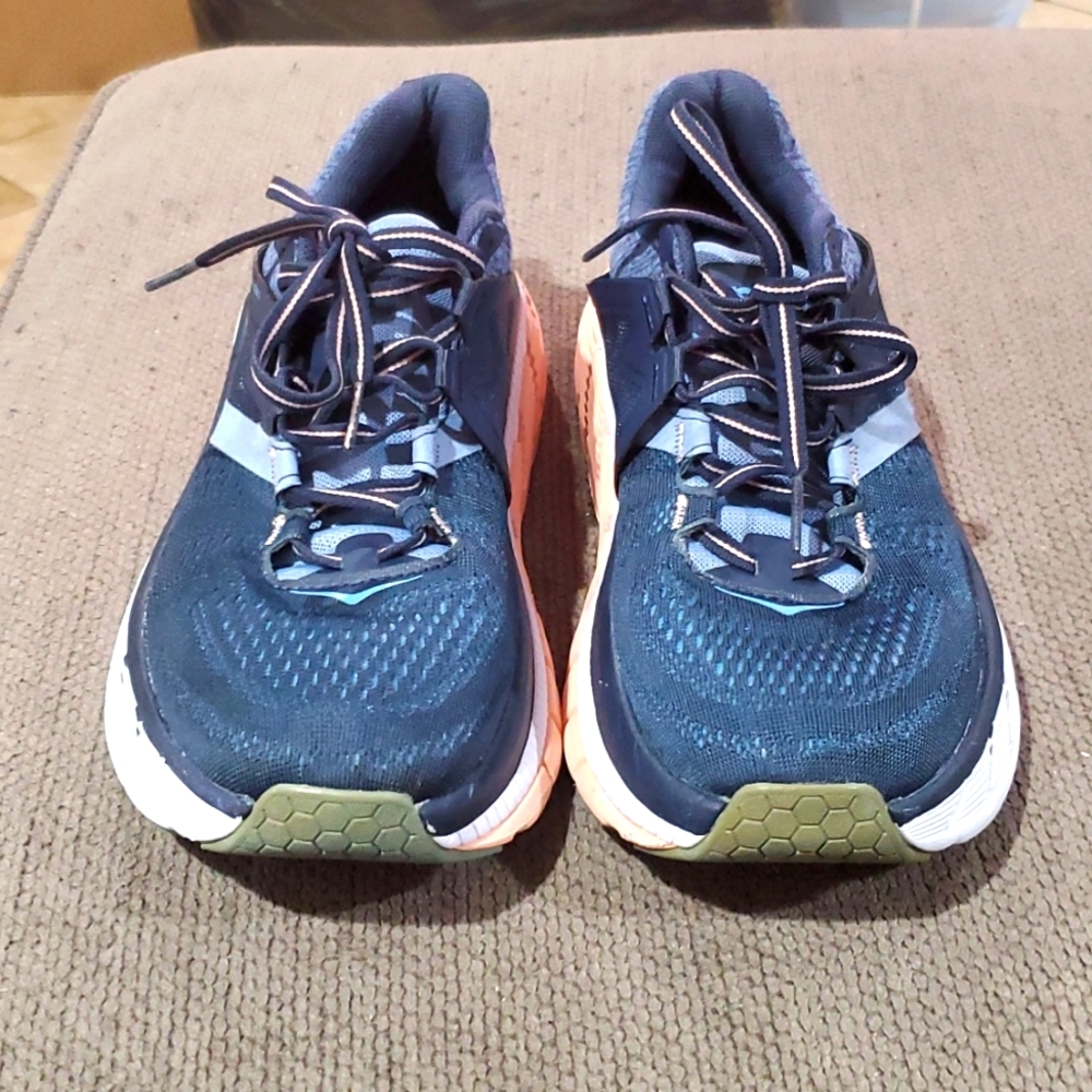 Woman Tennis shoes.